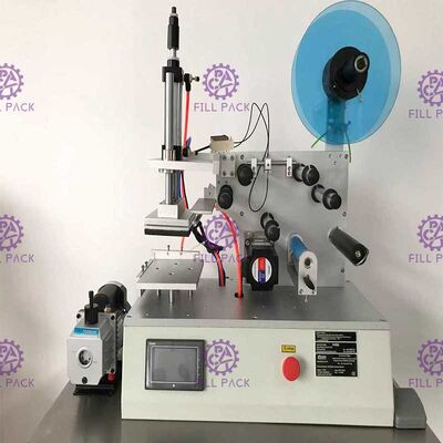 正方形の平らなびんの分類機械2000BPHは自動付着力のステッカーを半震動させる