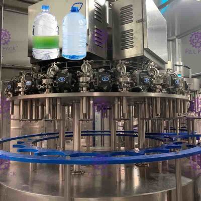 4.5L/5L ペットびんのための 1 つの飲料水の満ちる植物に付きフル オートマチックの 3 つ