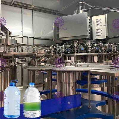 高容量の飲料水の満ちる植物のプラスチックびんの縦の充填機