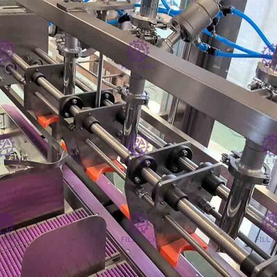 自動 5 ガロン水充填機 450 BPH のプラスチック大きい帽子