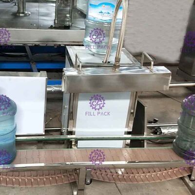 プラスチック バレル 5 ガロン水充填機の自動収縮の包装装置