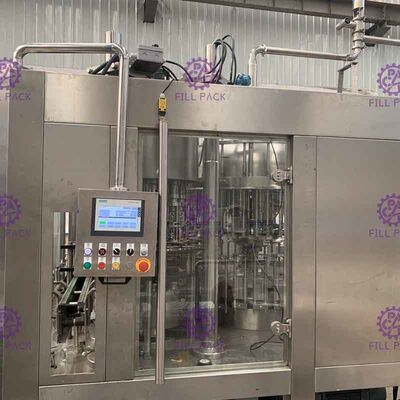 DCGF40-40-12はプラスチックねじ帽子ペットびんのための飲み物の充填機を炭酸塩化した
