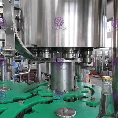 3つキャップが付いている1つのガラス ビン ビール洗浄の満ちるおおう生産ラインに付き