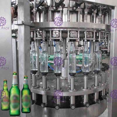 3つキャップが付いている1つのガラス ビン ビール洗浄の満ちるおおう生産ラインに付き