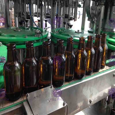 自動ガラスによってびん詰めにされるビール充填機、圧力 Monoblock の釣り合った注入口