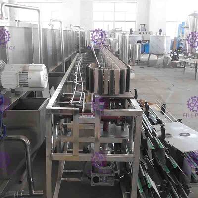 風味を付けられたジュースの生産ラインのための逆のプラスチックびんの滅菌装置システム 8000BPH