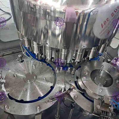 自動飲料水びん詰めにする機械、高速充填機
