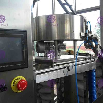 Monoblock の液体の充填機、1 つのプラスチックびんのパルプ ジュースの注入口に付き 5 つ