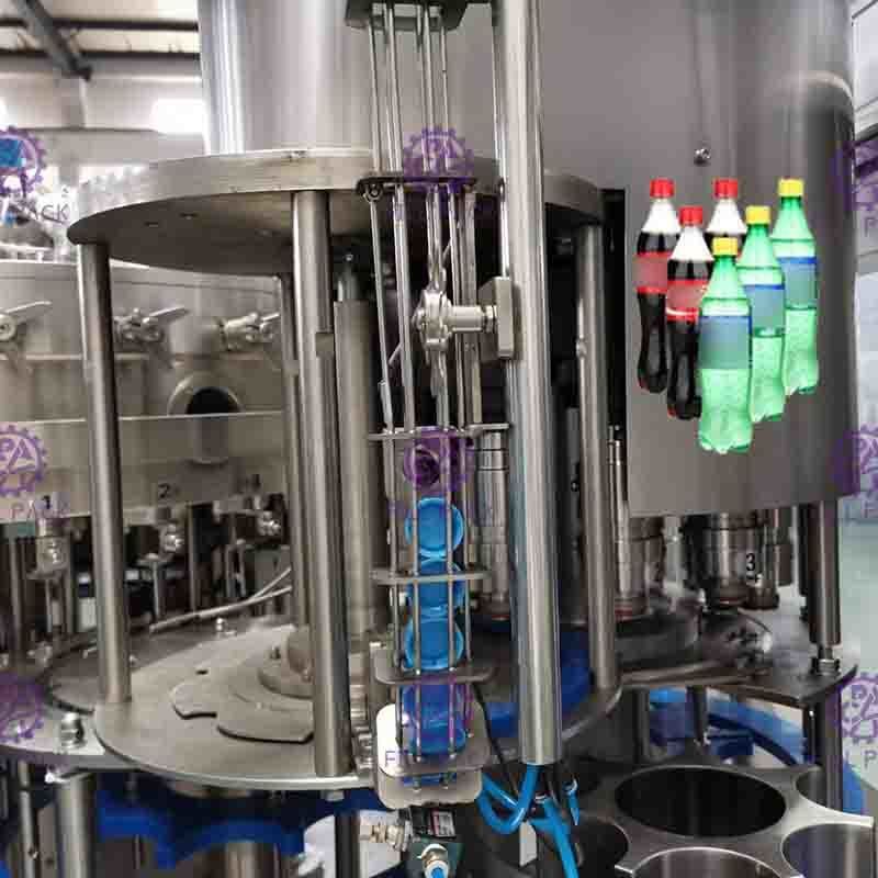 1つの一体鋳造のガスの飲み物の飲料水ワインびん詰めにする機械/装置/ライン/植物/システムに付きペット プラスチック ガラス3つ