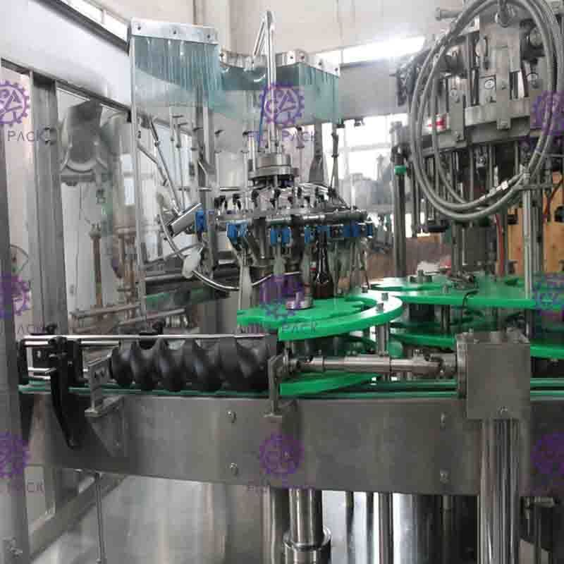 1 台のガラス ビン ビール洗浄の満ちるシーリング機械に付き 3 台、びんビール満ちるライン