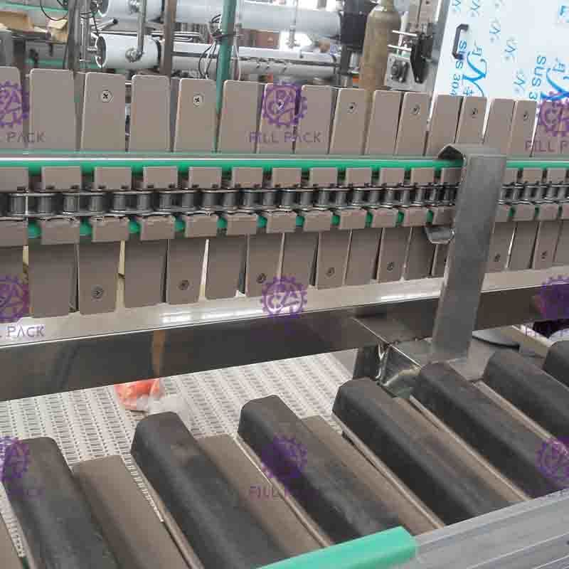 熱い満ちるラインのためのローラー コンベヤーを滑らかにするステンレス鋼 304 のびんの逆の滅菌装置
