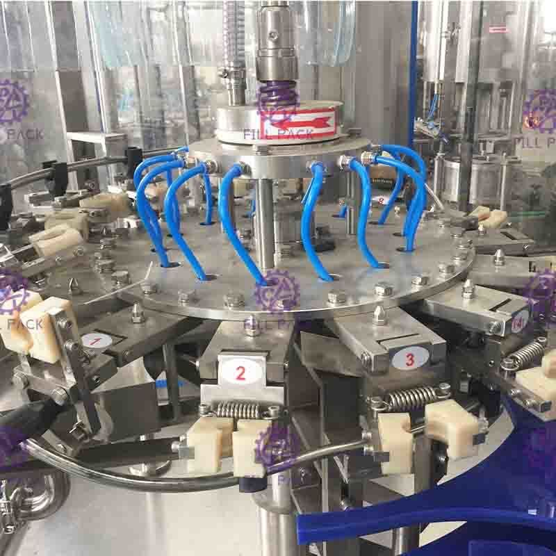 1つの一体鋳造のガスの飲み物の飲料水ワイン・ボトルの充填機/装置/植物/Systに付きペット プラスチック ガラス3つ