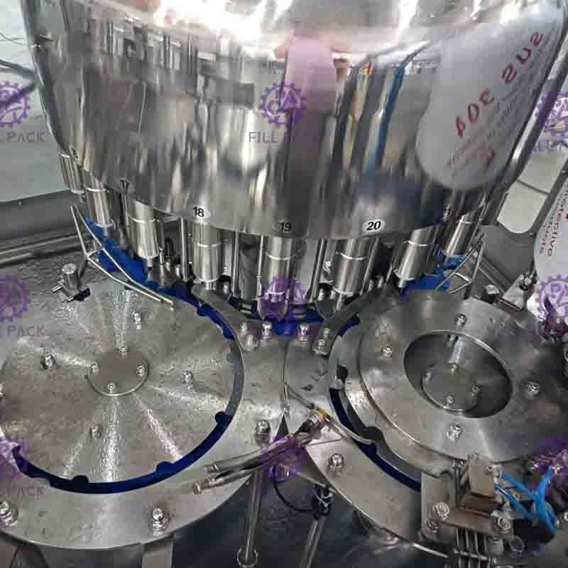 時間の速度ごとの完全な自動天然水の充填機 8000 のびん