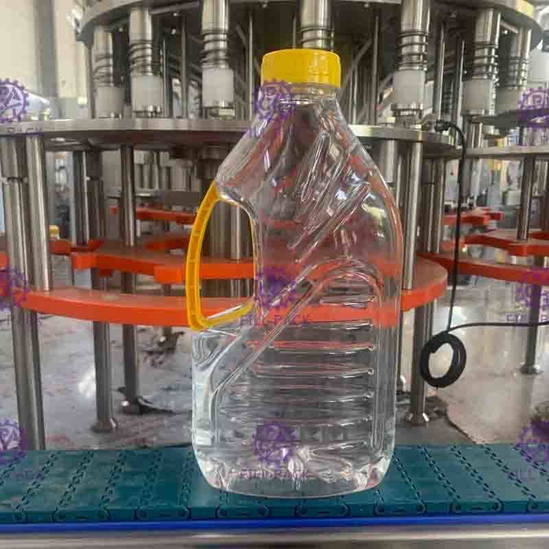 プラスチックびん 45mm ねじ Capp のための 3.5kw ジュースの充填機